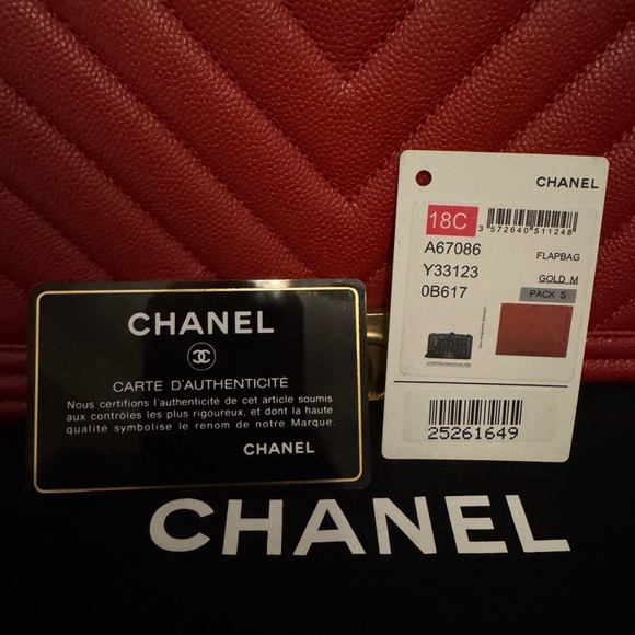 This is an authentic CHANEL Caviar Chevron Quilted Medium Boy Flap in Red - Picture 4 of 9